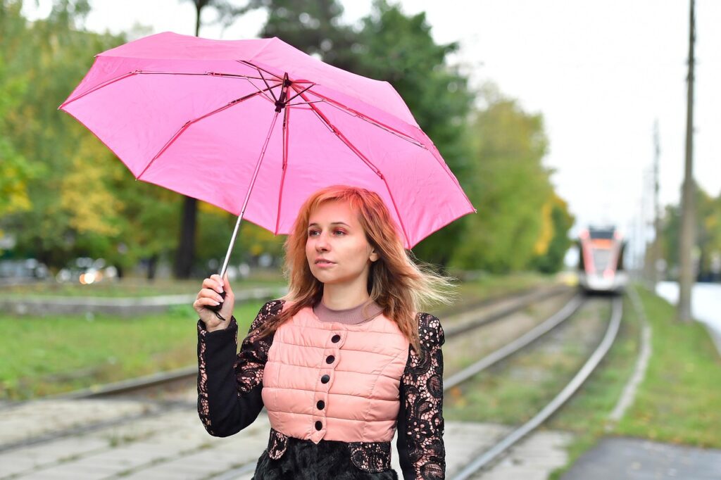 Les tendances des parapluies pour femmes en 2025 : un mélange de style, praticité et originalité