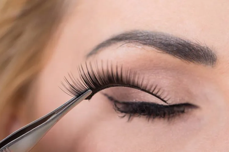 faux cils