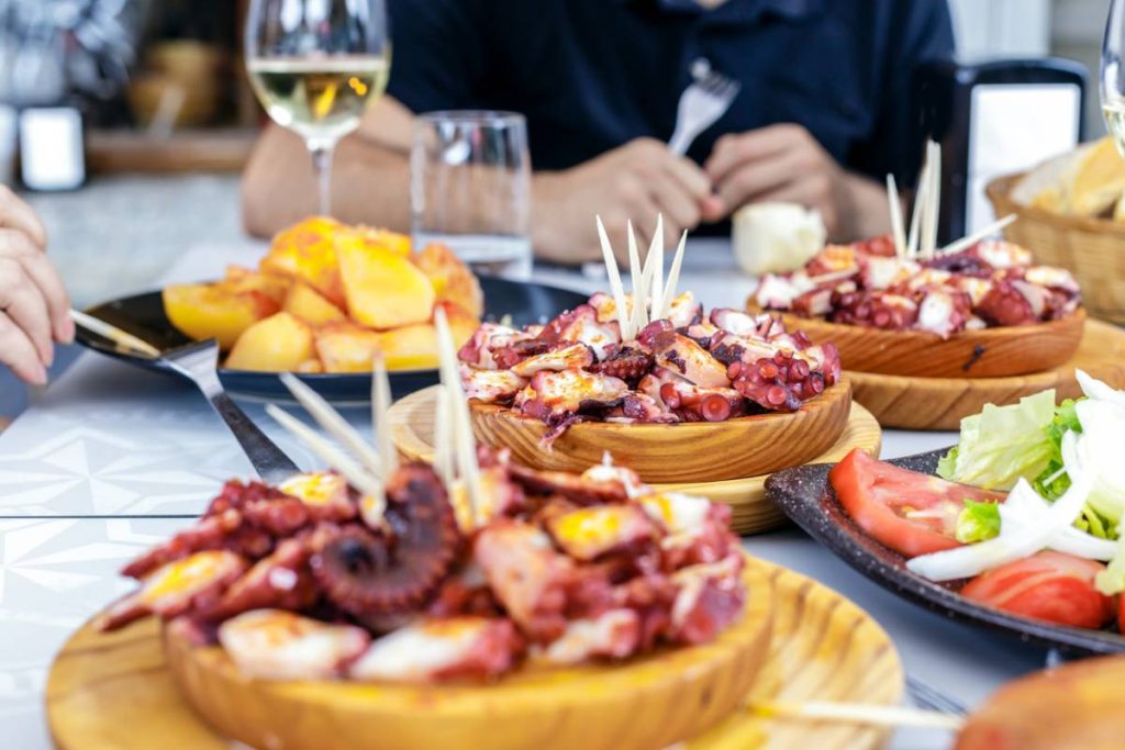 piquant-mettez-tapas-dans