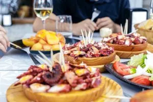 piquant-mettez-tapas-dans